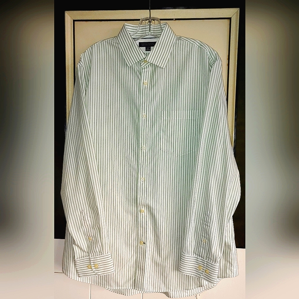 Banana Republic Non-Iron Classic Fit Green/White Vertical Stripe Button Up Large